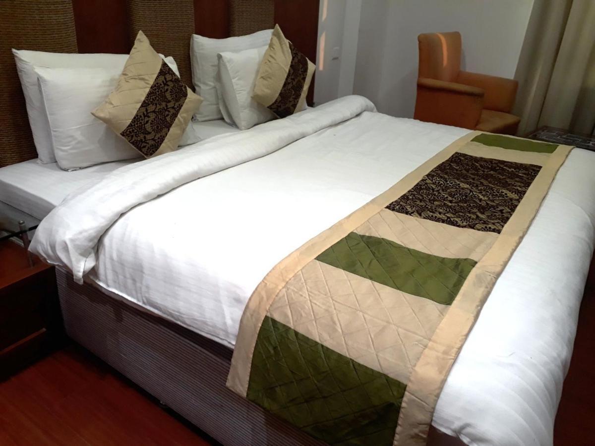 Airport Hotel Golden Bliss Near Delhi Airport 新德里 外观 照片