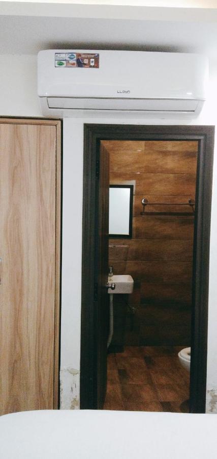 Airport Hotel Golden Bliss Near Delhi Airport 新德里 外观 照片