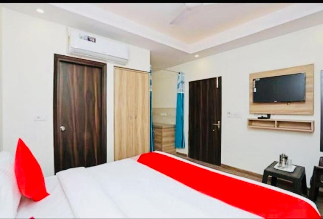 Airport Hotel Golden Bliss Near Delhi Airport 新德里 外观 照片