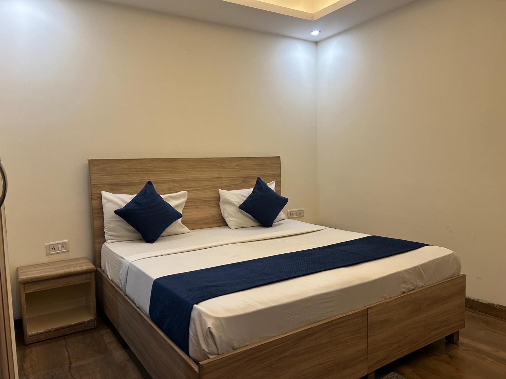 Airport Hotel Golden Bliss Near Delhi Airport 新德里 外观 照片
